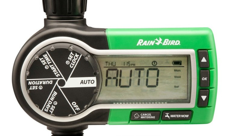 Digital bevattningstimer från Rain Bird med automatisk inställning.